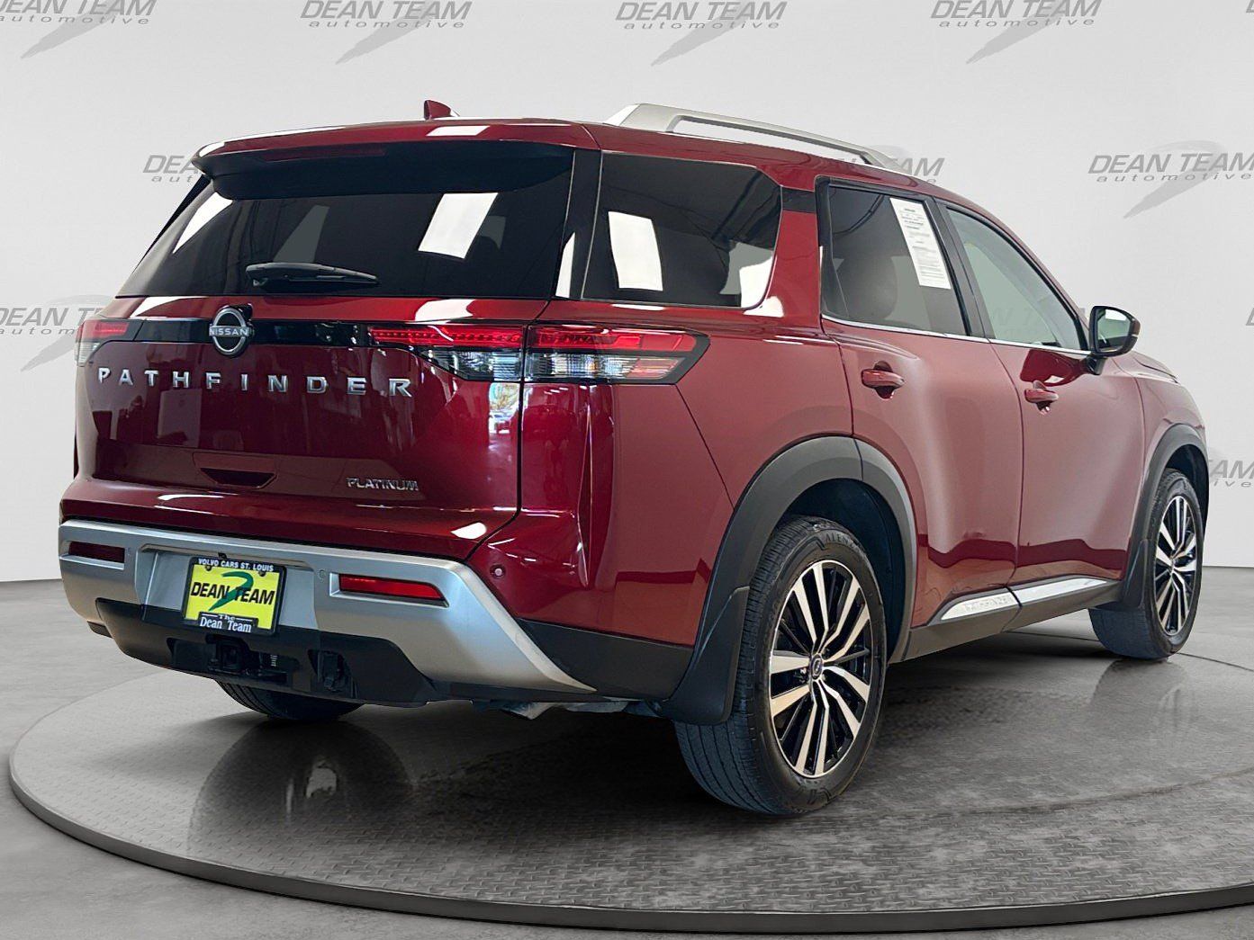 Used 2025 Nissan Pathfinder Platinum FWD image 4