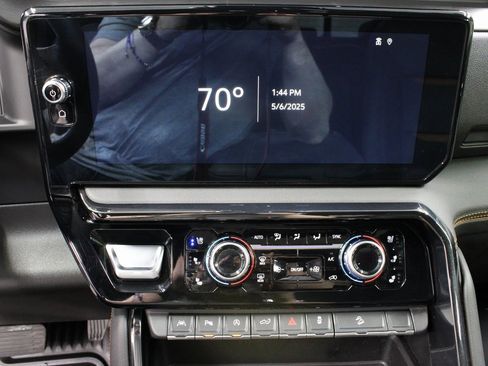 Used 2024 GMC Sierra 1500 AT4 image 13