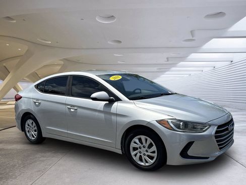 Used 2018 Hyundai Elantra SE FWD image 1