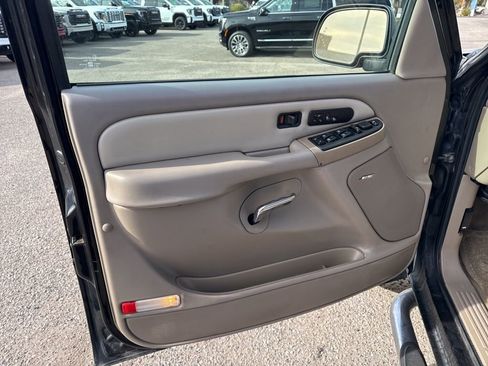 Used 2006 GMC Sierra 1500 Denali w/ Onstar Plus Package image 9