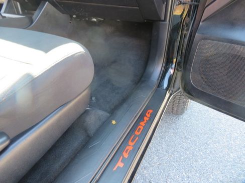 Used 2020 Toyota Tacoma TRD Sport image 18