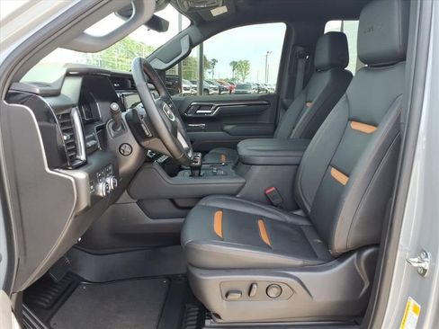 Used 2025 GMC Sierra 1500 AT4 w/ AT4 Premium Package AWD/4WD image 17