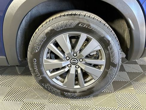 Used 2025 Nissan Pathfinder SV image 29