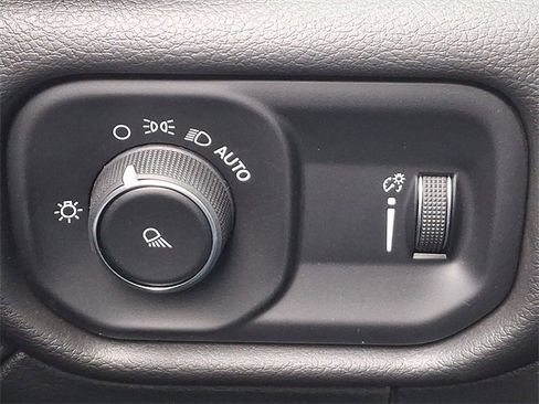 Used 2024 RAM 2500 Tradesman w/ Chrome Appearance Group image 22