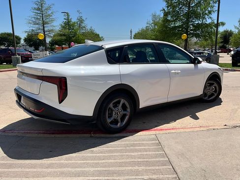 Used 2025 Kia K4 LXS image 6
