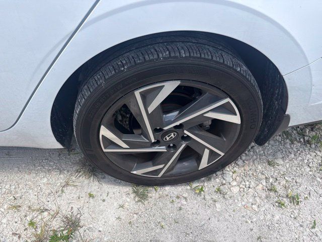 Certified 2024 Hyundai Elantra SEL w/ Convenience Package FWD image 11