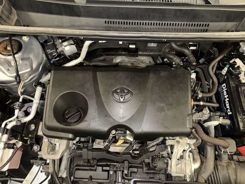 Used 2021 Toyota RAV4 XLE Premium AWD/4WD image 12