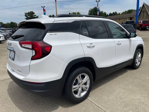 Certified 2022 GMC Terrain SLE w/ Driver Convenience Package AWD/4WD image 3