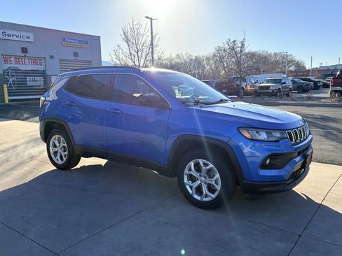 Used 2024 Jeep Compass Latitude image 3