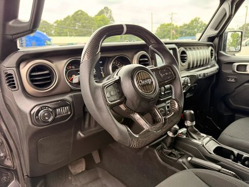 Used 2021 Jeep Gladiator Sport AWD/4WD image 17