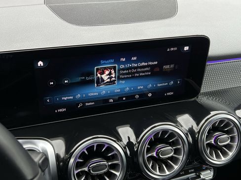 Certified 2022 Mercedes-Benz GLB 250 4MATIC image 16