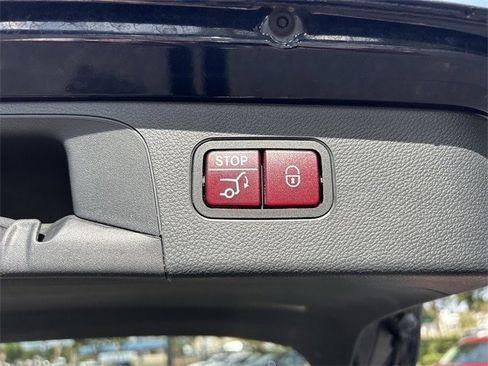 Used 2019 Mercedes-Benz GLC 300 4MATIC image 17