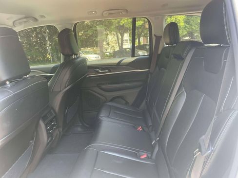 Used 2023 Jeep Grand Cherokee Limited AWD/4WD image 12