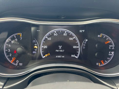Used 2019 Jeep Grand Cherokee Laredo AWD/4WD image 11