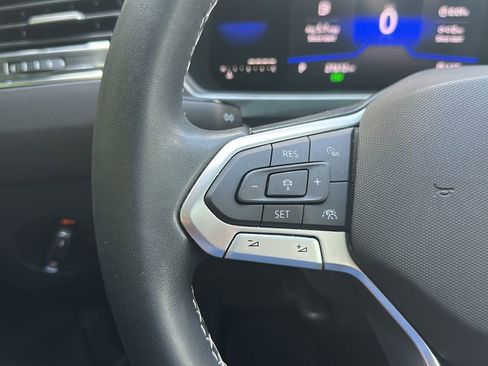 Used 2023 Volkswagen Tiguan SE w/ Panoramic Sunroof Package image 22