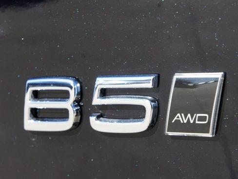 New 2025 Volvo XC40 B5 Core w/ Protection Package Premier image 9