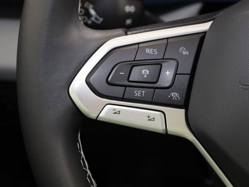 Used 2023 Volkswagen Taos SE image 30