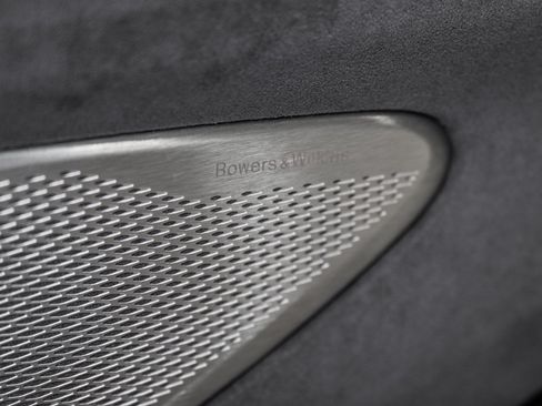 Used 2025 Aston Martin V8 Vantage Coupe RWD image 35