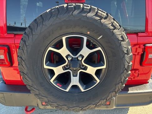 Used 2022 Jeep Wrangler Unlimited Rubicon w/ Cold Weather Group image 14