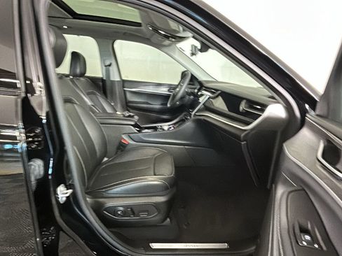 Used 2022 Jeep Grand Cherokee Limited 4xe w/ Luxury Tech Group II AWD/4WD image 33