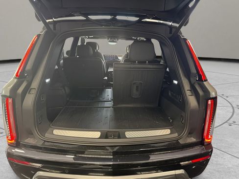 New 2026 Cadillac Vistiq Sport w/ LPO, Floor Liner Package AWD/4WD image 15