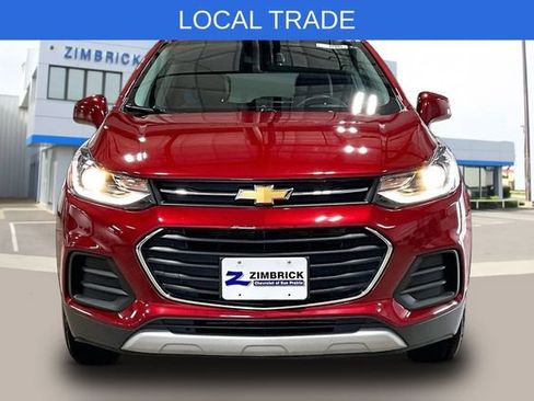 Used 2020 Chevrolet Trax LT w/ LT Convenience Package AWD/4WD image 2