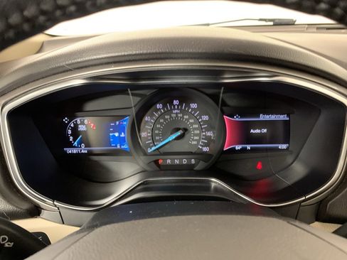 Used 2017 Ford Fusion SE w/ Fusion SE Technology Package image 19