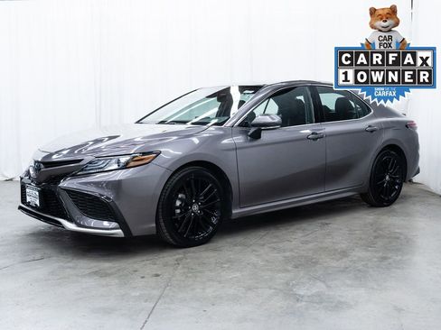Used 2024 Toyota Camry XSE FWD image 3