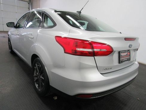 Used 2018 Ford Focus SE FWD image 5