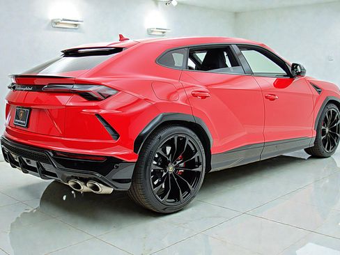 Used 2022 Lamborghini Urus image 10