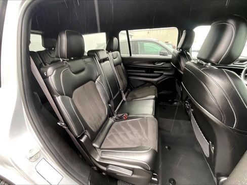 Used 2024 Jeep Grand Cherokee L Laredo image 23