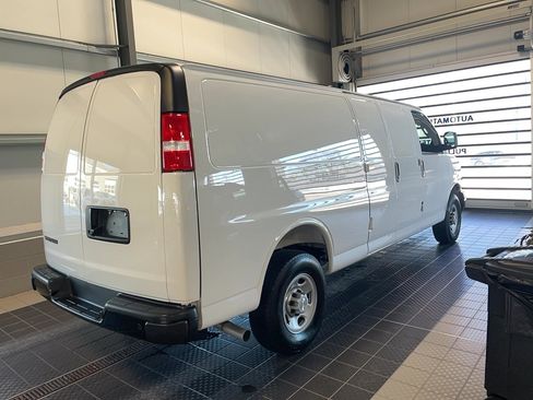 Used 2025 Chevrolet Express 3500 Extended w/ Driver Convenience Package RWD image 21