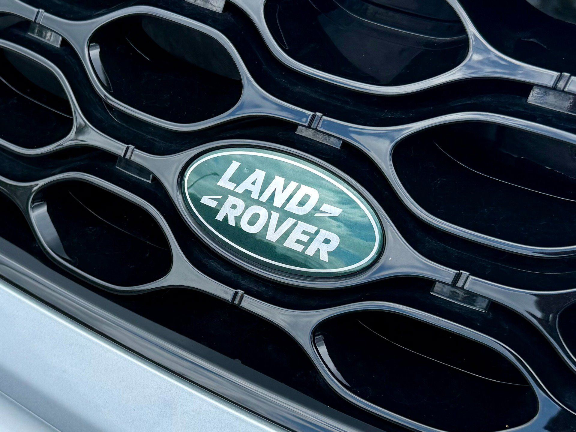 Used 2025 Land Rover Discovery Sport S AWD/4WD image 9
