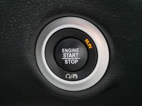 Used 2020 Chrysler Pacifica Limited w/ Advanced Safetytec Group FWD image 30