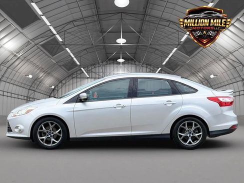 Used 2014 Ford Focus SE w/ Equipment Group 201A FWD image 8