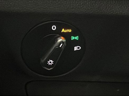 Used 2024 Volkswagen Jetta SE w/ Panoramic Sunroof Package image 34