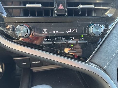 Used 2024 Toyota Camry SE image 11