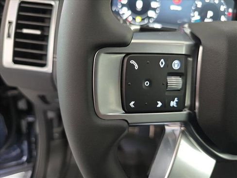 New 2025 Land Rover Discovery Dynamic SE AWD/4WD image 17