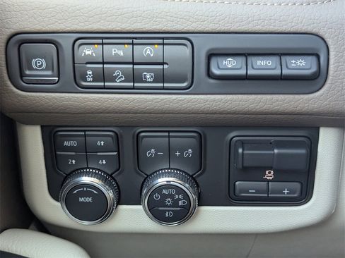 Used 2023 GMC Yukon Denali image 25