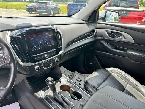 Used 2020 Chevrolet Traverse LT w/ LT Premium Package FWD image 12