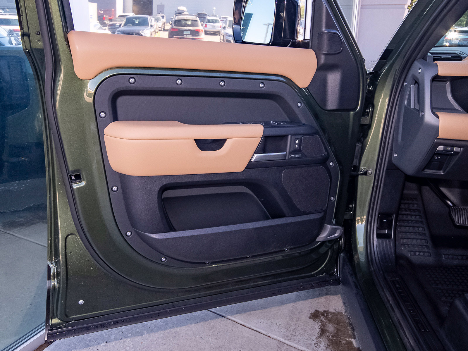 New 2026 Land Rover Defender 110 X-Dynamic SE AWD/4WD image 33