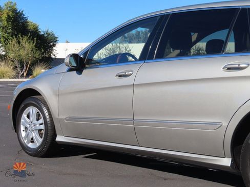 Used 2006 Mercedes-Benz R 500 4MATIC image 22