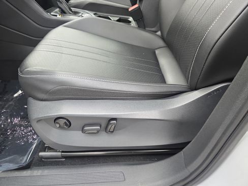 Certified 2022 Volkswagen Tiguan SE image 28