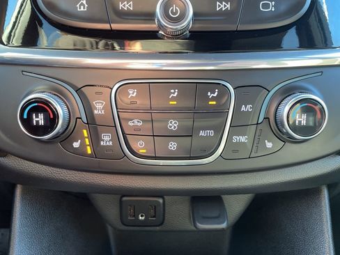 Used 2023 Chevrolet Traverse LT AWD/4WD image 25