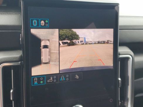 Used 2025 GMC Yukon Denali AWD/4WD image 28