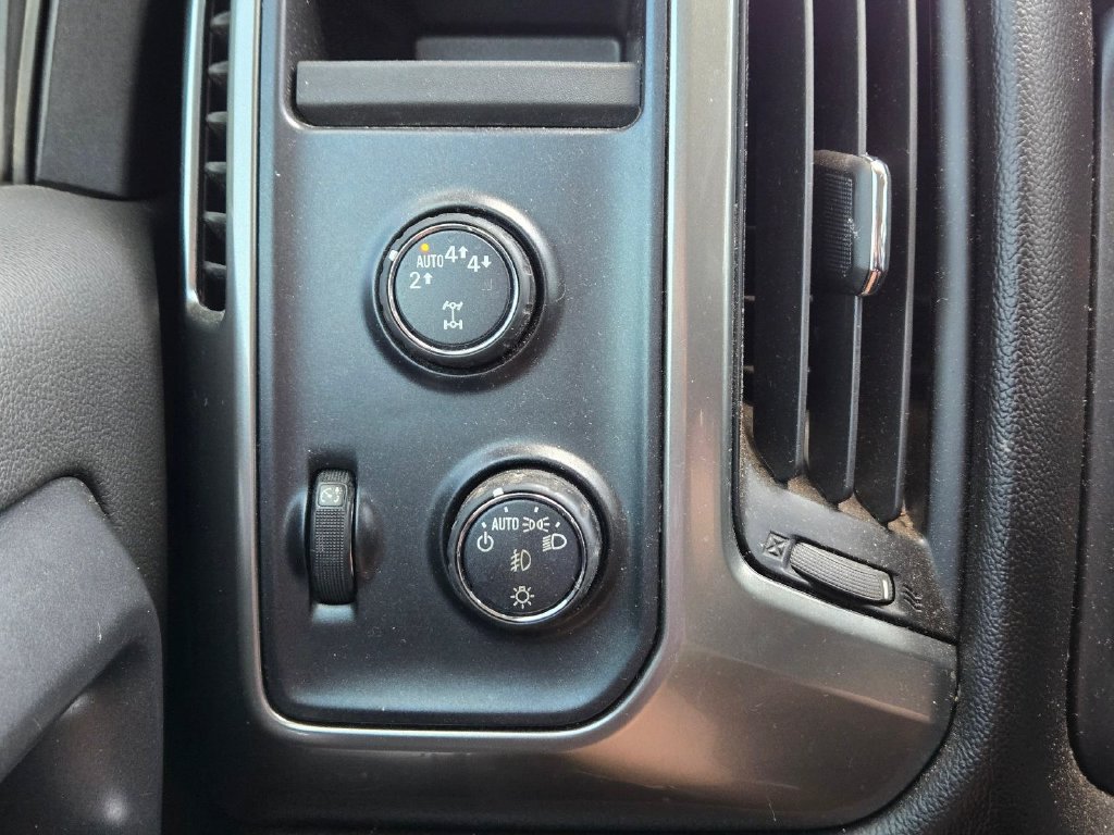 Used 2018 Chevrolet Silverado 1500 LT w/ All Star Edition AWD/4WD image 19