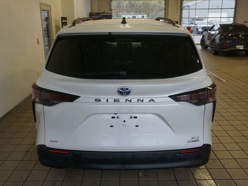 Used 2024 Toyota Sienna XLE w/ XLE Plus Package image 17