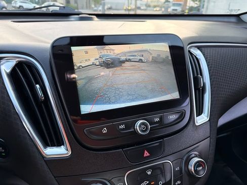 Used 2018 Chevrolet Malibu LT FWD image 33