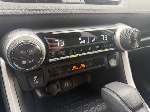 Used 2025 Toyota RAV4 XLE AWD/4WD image 21