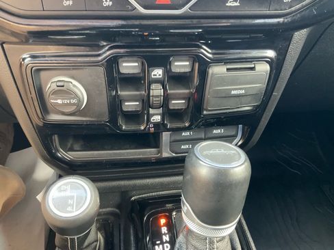 Used 2021 Jeep Gladiator Overland w/ Popular Equipment Package AWD/4WD image 14